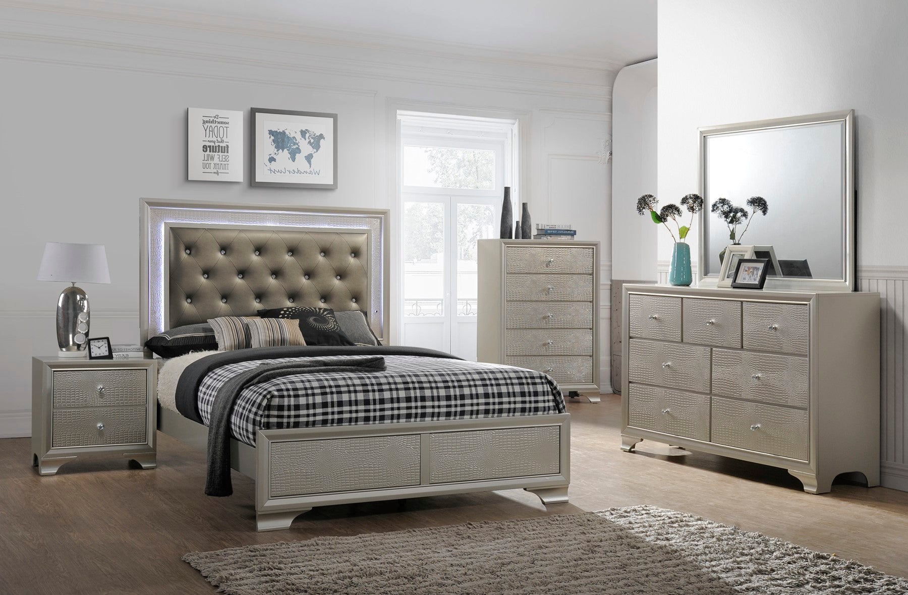 CM4300 Lyssa King or Queen Bedroom Group