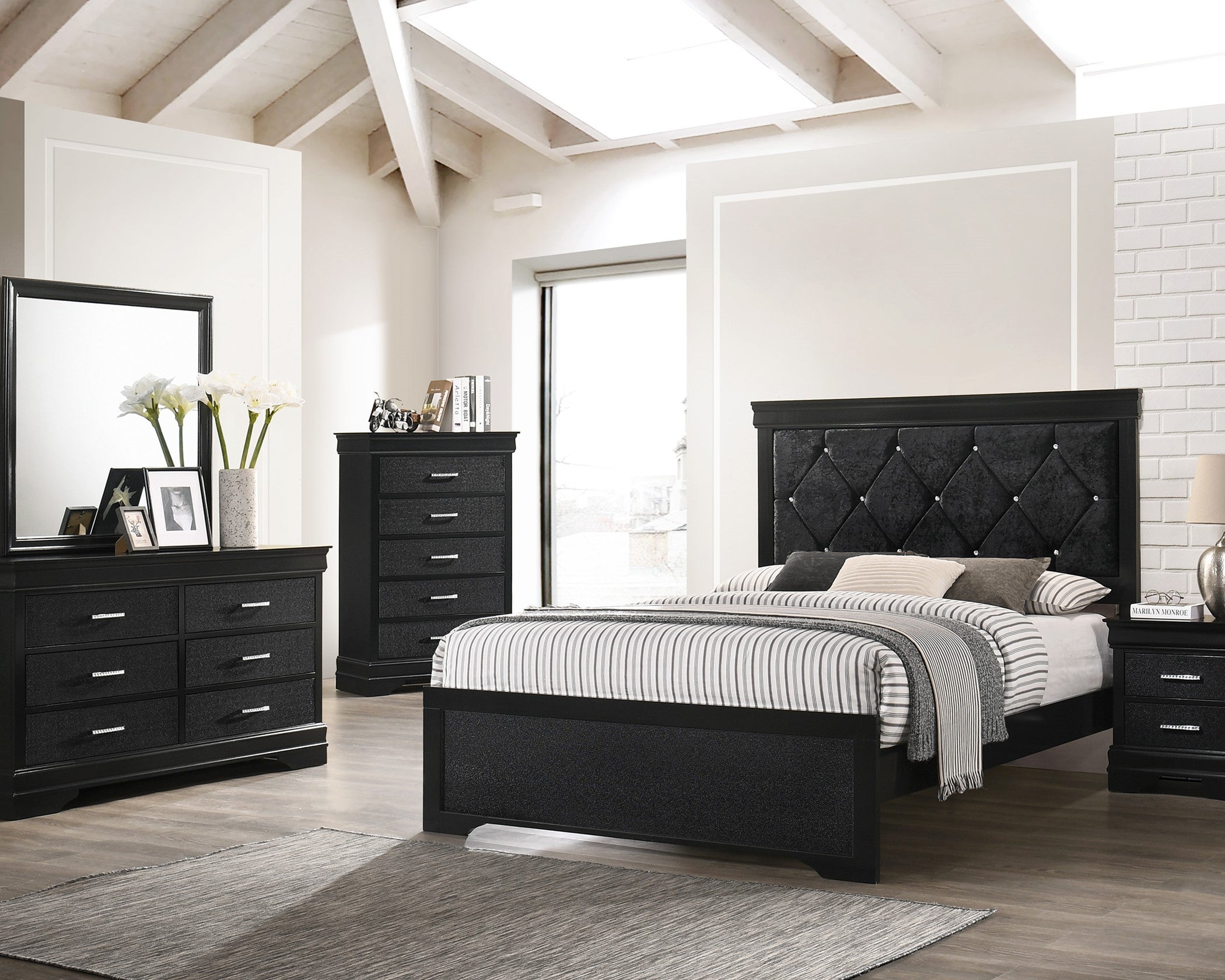 CM6918 Amalia Black King or Queen Bedroom Group
