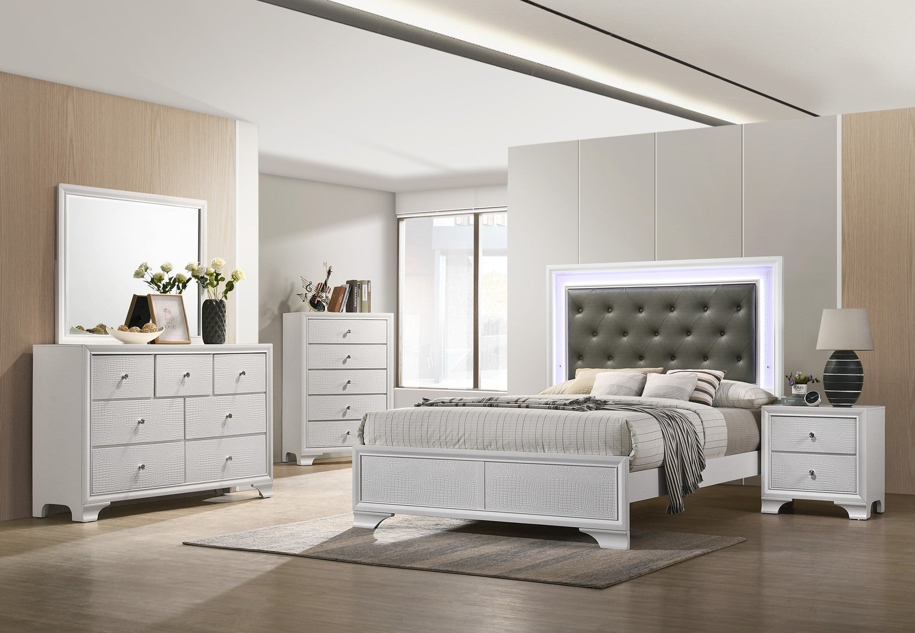 CM4310 Lyssa White King or Queen Bedroom Group